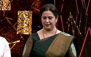 Hot plus sexy actress geetha aunty side show