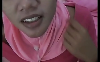 hijab amateur oral job