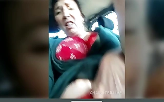 Granny with a queasy pussy