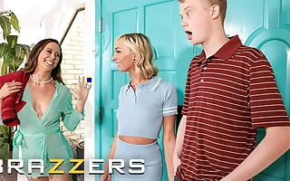 BRAZZERS - Hot MILF Cherie Deville Wants Up Share Everything With Her Stepdaughter Chloe Temple, Including Her Bf