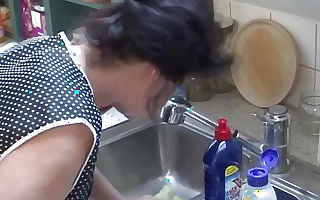 Superannuated shriveled cleaning lady fucked on the stove