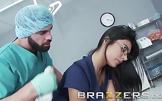 Doctors stake - (shazia sahari) - alloy pounds safe keeping to the fullest patient is inspirited - brazzers