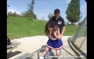 Na‹ve cheerleader!